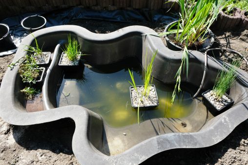 Comment installer un bassin en PVC souple au jardin ?